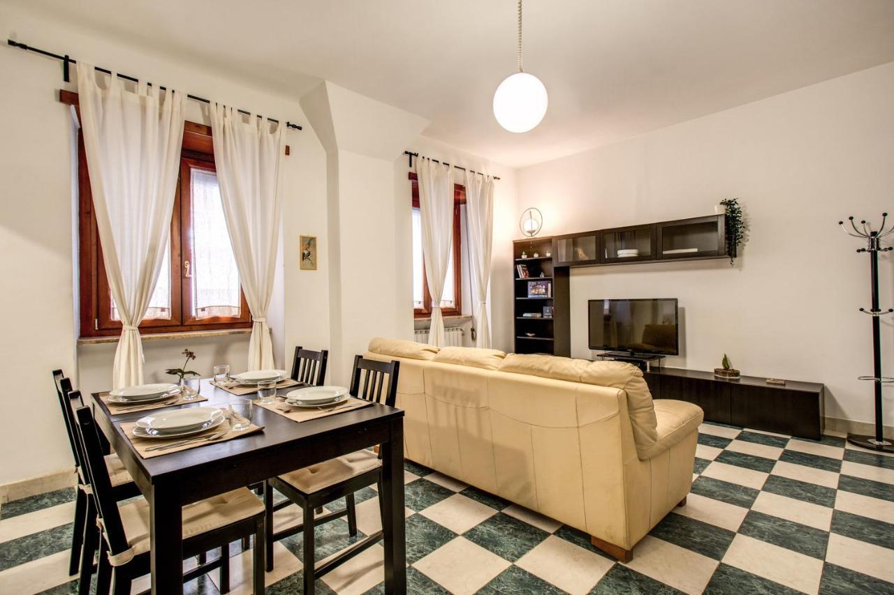 Popolo Accommodation - Lovely Central Apartment ローマ エクステリア 写真